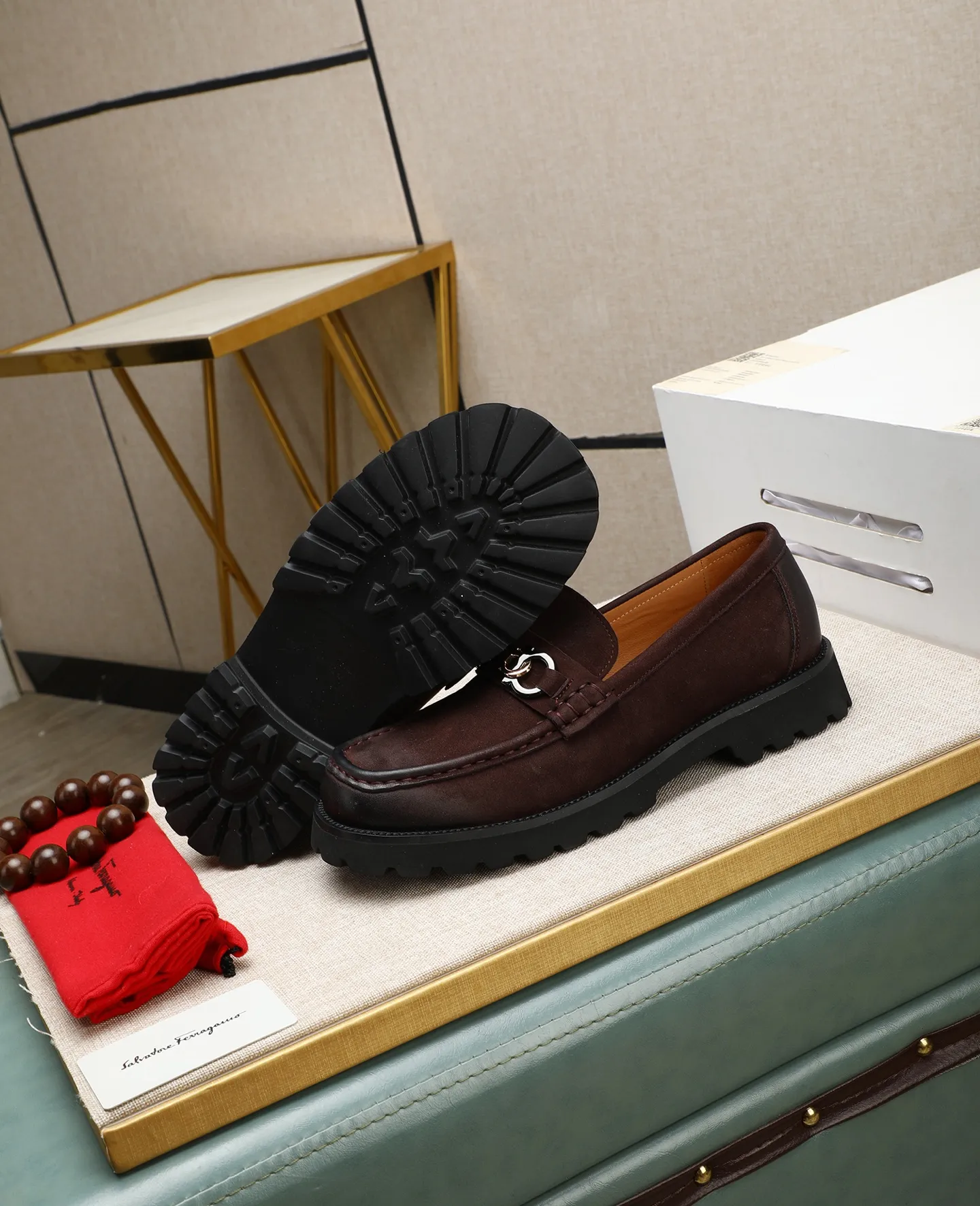 Men's shoes 💰520 📛📛Salvatore Ferragamo high-end (Salvatore Ferragamo) is the world's top luxury footwear brand. It comes from the fashion kingdom of Italy. It is famous all over the world for its traditional handmade design and novel styles... 🚶🏻🚶🏻New suit shoes are available simultaneously at the counter. This model is purely handmade. The fabric is imported Italian calfskin ➕Soft water-dyed cowhide lining Original authentic outsole🌀🌀Size: 38➖44.